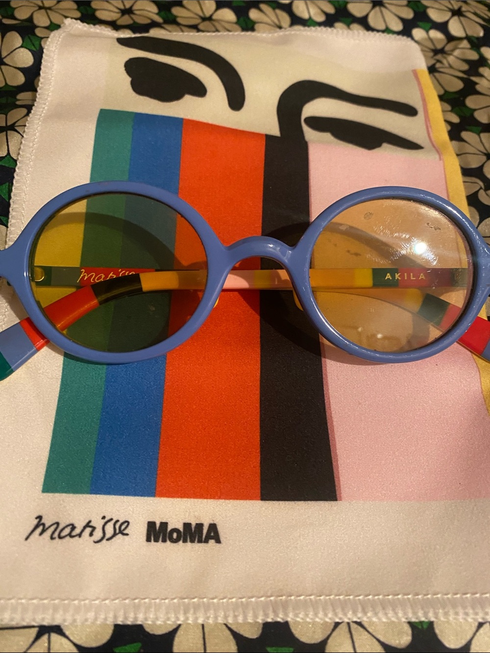 Moma Blue Round Sunglasses with Multicolor Temples